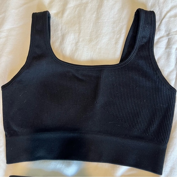 Black Ribbed Sports Bra and Shorts Set - Picture 4 of 4